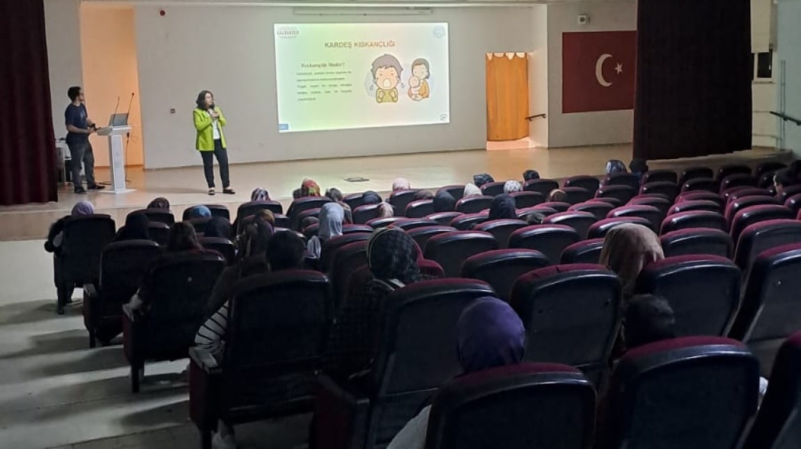 Okulumuz Rehberlik Servisi tarafından velilere 